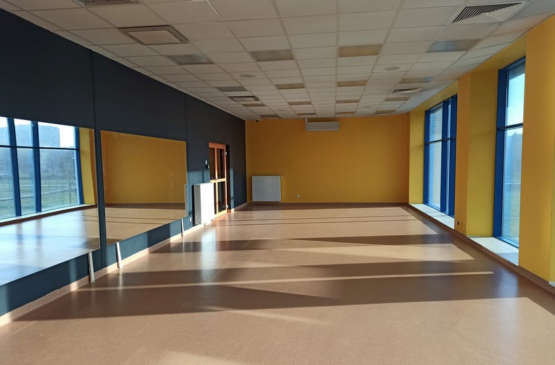 sala fitness, okna, lustra