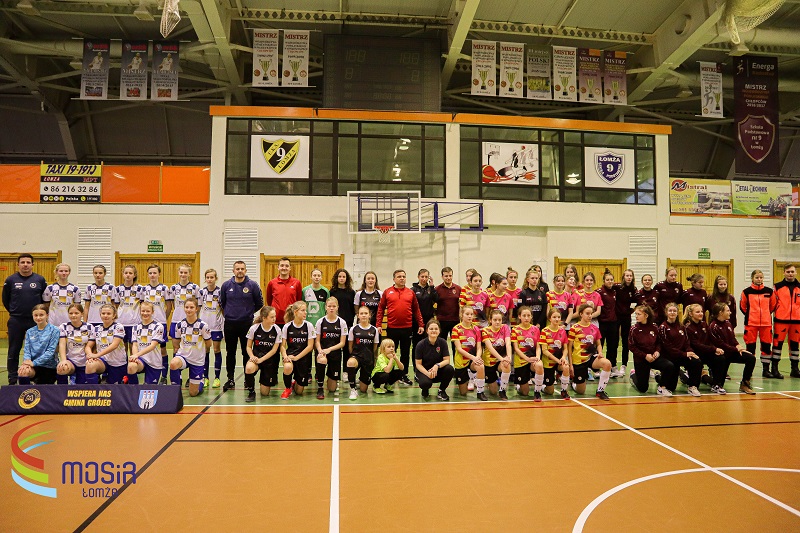 Grupowe zdjęcie wszystkich uczestników. 