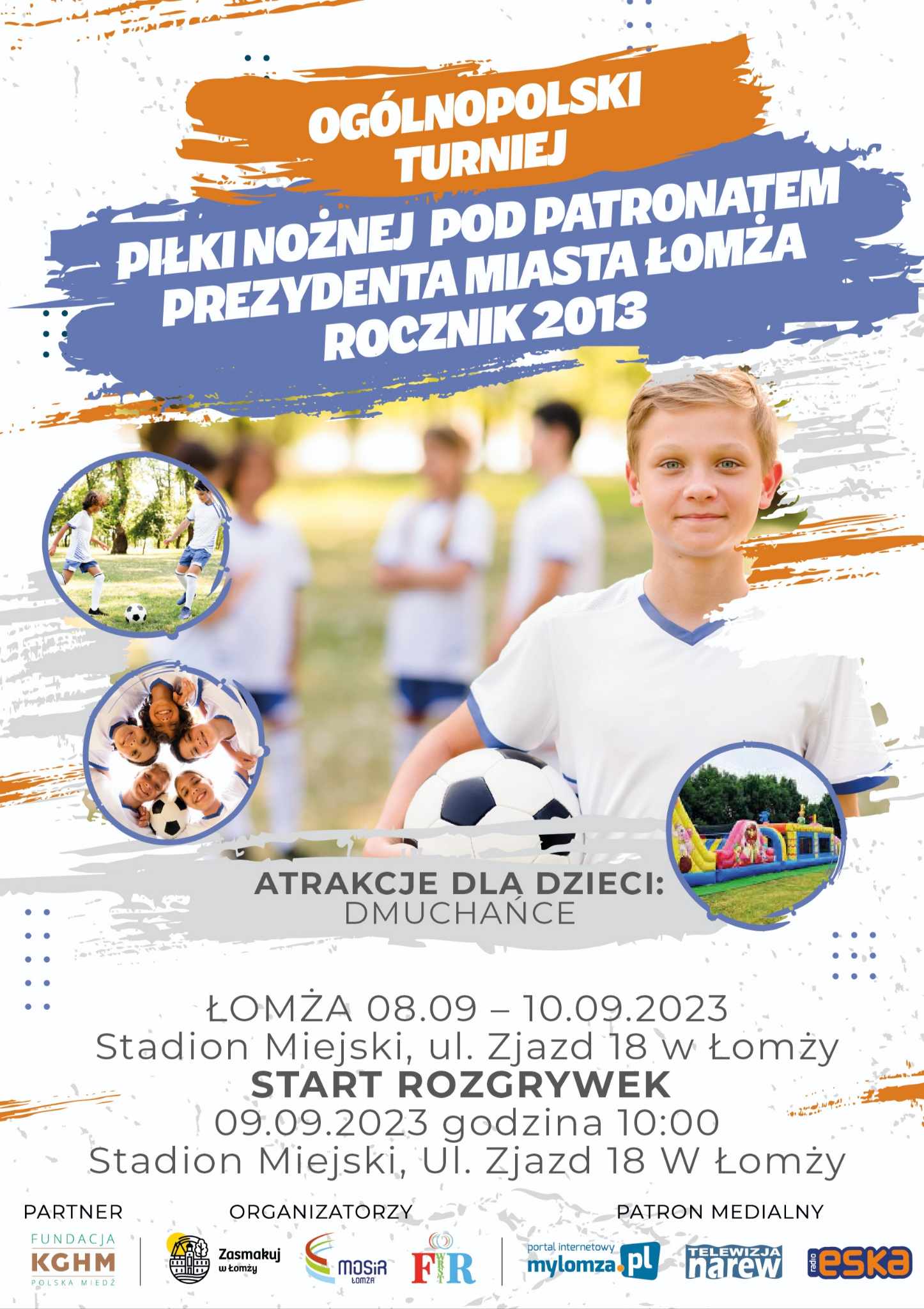 plakat promujący turniej piłki nożnej,  zdjęcie chłopca z piłką, w tle trzy osoby