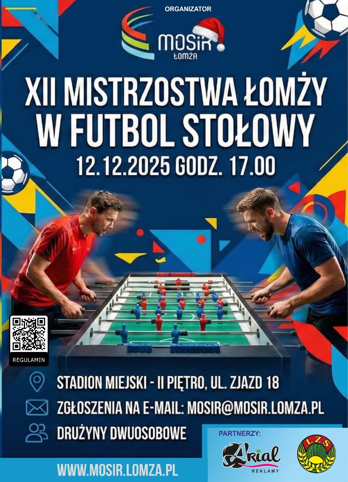 Zdjęcie stół do piłkarzyków, dwie osoby grające, XII Mistrzostwa Łomży w Piłkarzyki