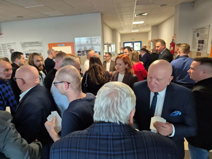 osoby uczestn iczące w noworocznym spotkaniu MOSiR